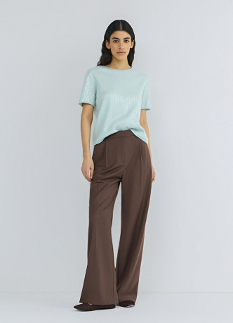 Джемпер с пайетками и коротким рукавом