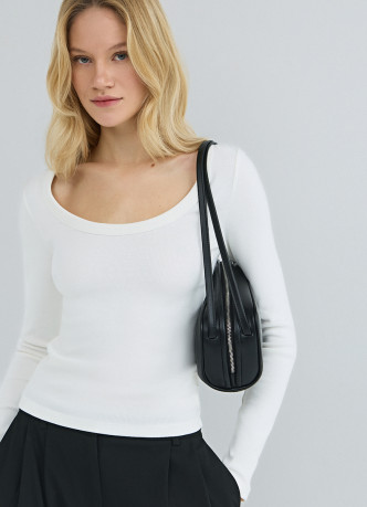 Приталенный лонгслив в рубчик