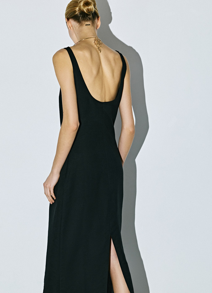 Льняное платье на широких бретелях