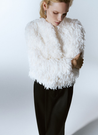 Укороченный фактурный жакет