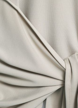 Лонгслив с завязками на поясе