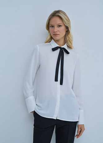 Блузка с контрастным галстуком-бантом