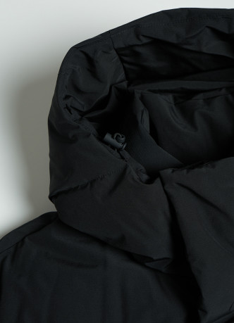 Удлинённая утеплённая куртка с капюшоном