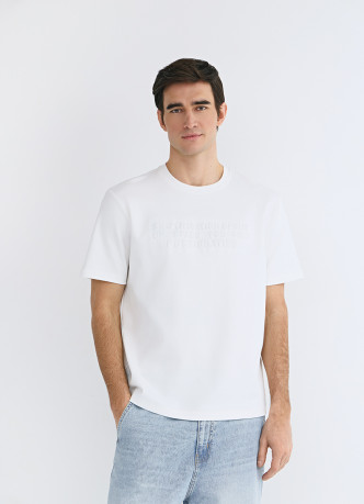 Футболка с объёмным принтом