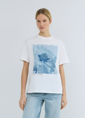 Футболка с цветочным принтом