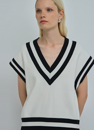 Вязаный жилет оверсайз с контрастной отделкой