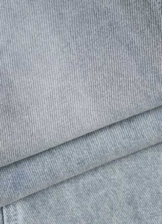 Прямые джинсы с высокой посадкой