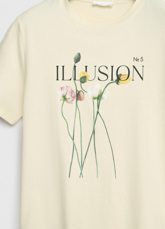 Футболка с цветочным принтом