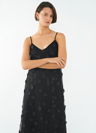 Платье с пайетками и декором в виде цветов