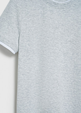 Футболка с контрастной окантовкой