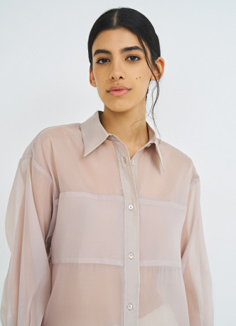 Полупрозрачная блузка из органзы с тонким поясом