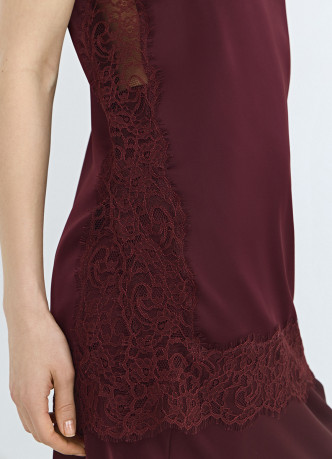 Удлинённый топ с кружевом