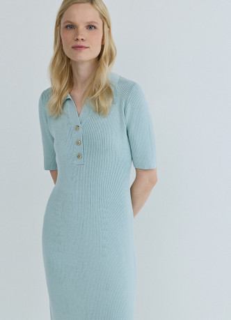 Платье в рубчик с воротником поло