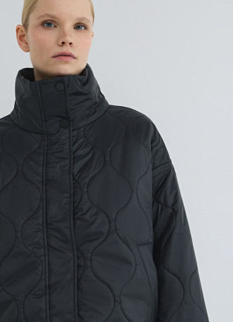 Стёганая утеплённая куртка с воротником-стойкой