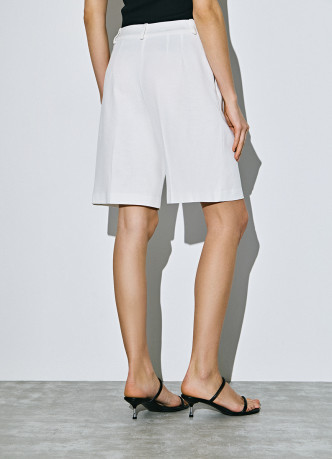 Шорты-бермуды со складками