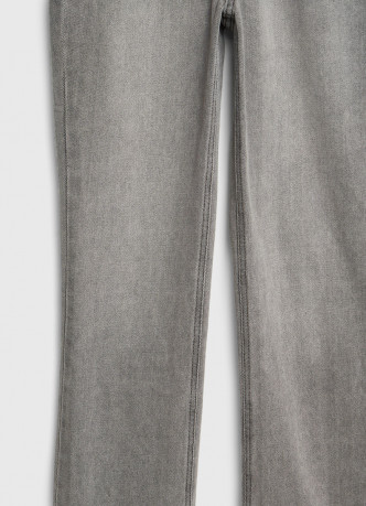 Прямые джинсы со средней посадкой