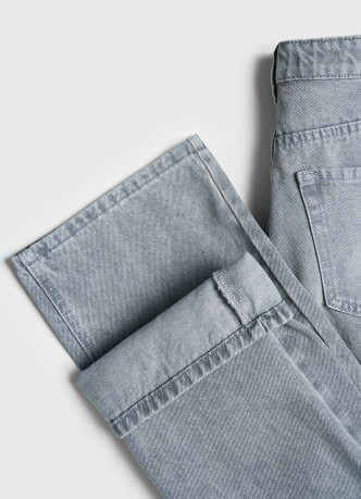 Прямые джинсы с высокой посадкой