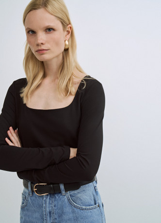 Лонгслив с квадратным вырезом