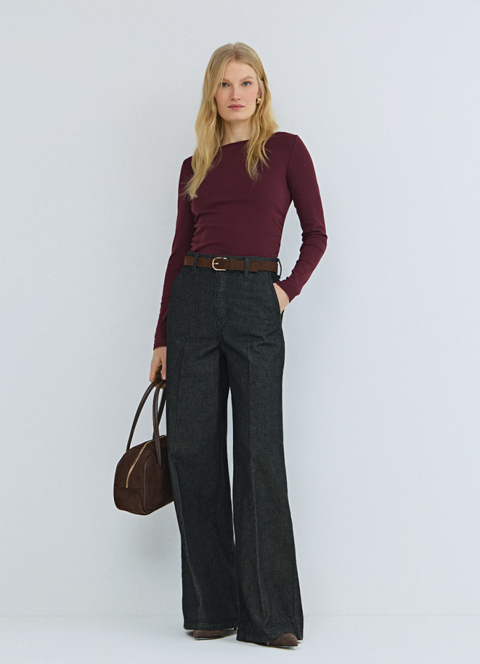 Лонгслив с вырезом лодочкой