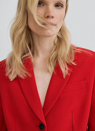 Однобортный приталенный жакет