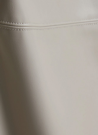 Прямые брюки из искусственной кожи