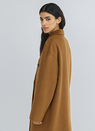 Длинное двубортное пальто с шарфом