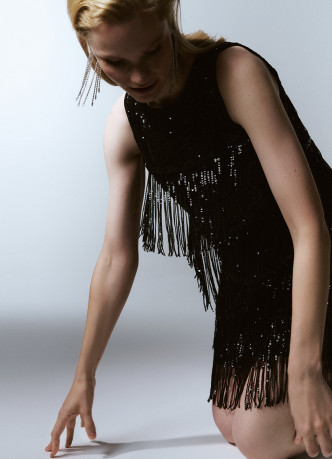 Платье А-силуэта с бахромой из пайеток