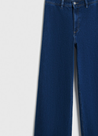 Укороченные широкие джинсы