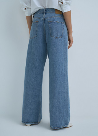 Широкие джинсы