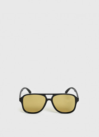 Солнцезащитные очки с цветными линзами