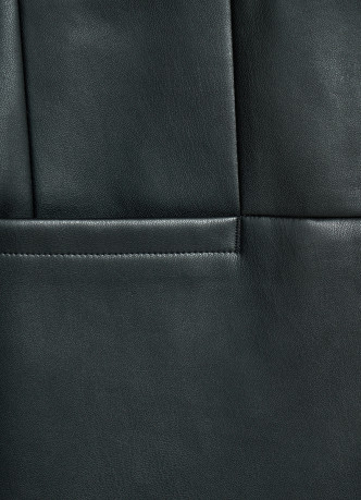 Однобортный жакет из искусственной кожи