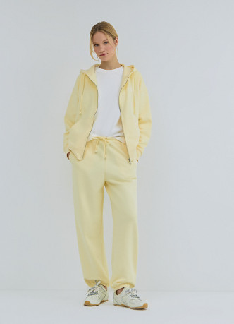 Толстовка на молнии с вышивкой