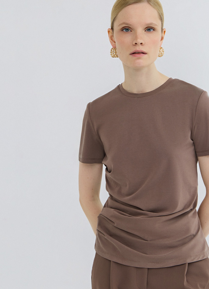 Футболка с драпировкой