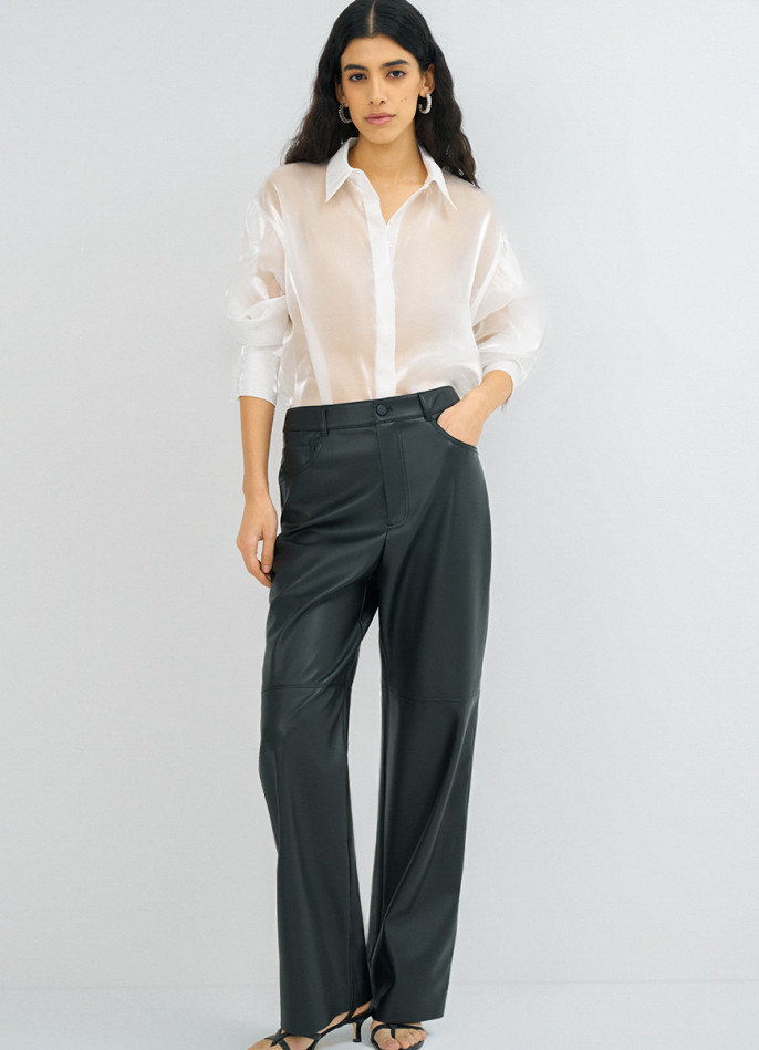 Прямые брюки из искусственной кожи