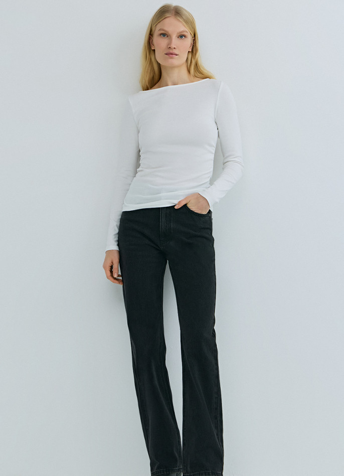 Прямые джинсы с высокой посадкой