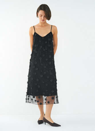 Платье с пайетками и декором в виде цветов