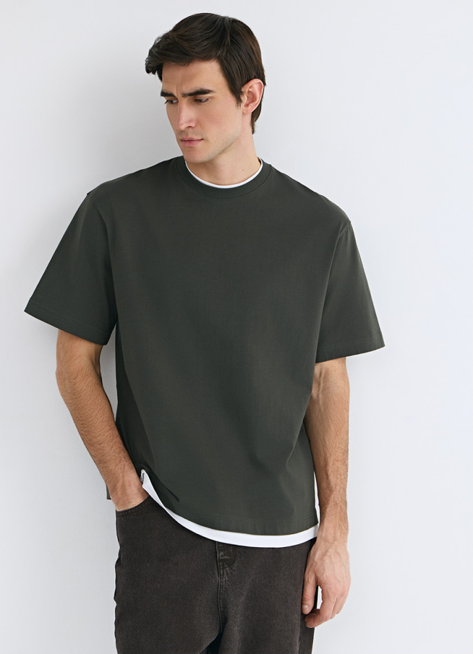Футболка из плотного хлопка с контрастными деталями