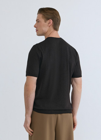 Вязаная футболка из пряжи