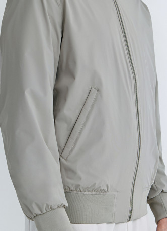 Бомбер на молнии