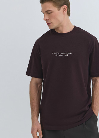 Футболка с текстовой вышивкой