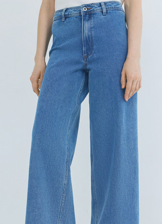 Укороченные широкие джинсы