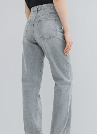 Прямые джинсы с высокой посадкой