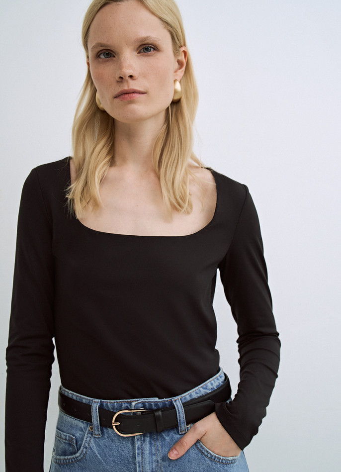 Лонгслив с квадратным вырезом