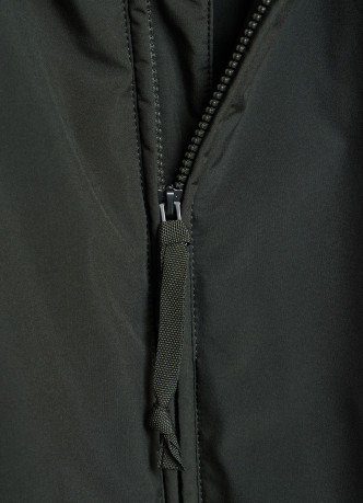 Утеплённая куртка с воротником-стойкой