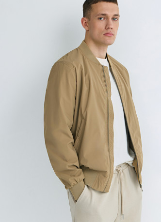 Бомбер на молнии