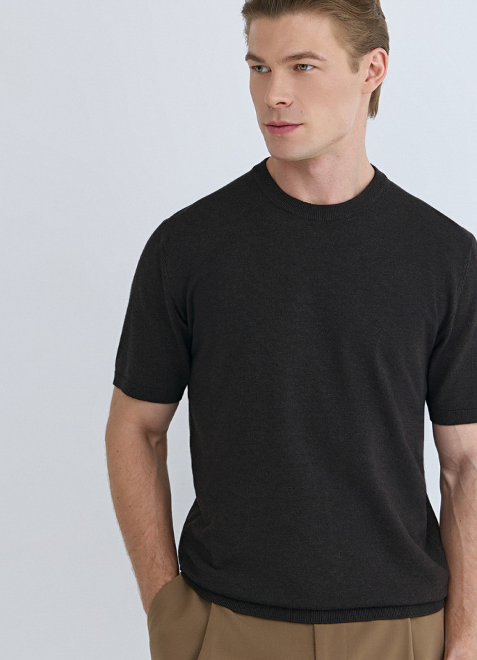 Вязаная футболка из пряжи