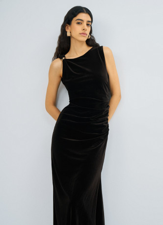 Бархатное платье с асимметричными лямками