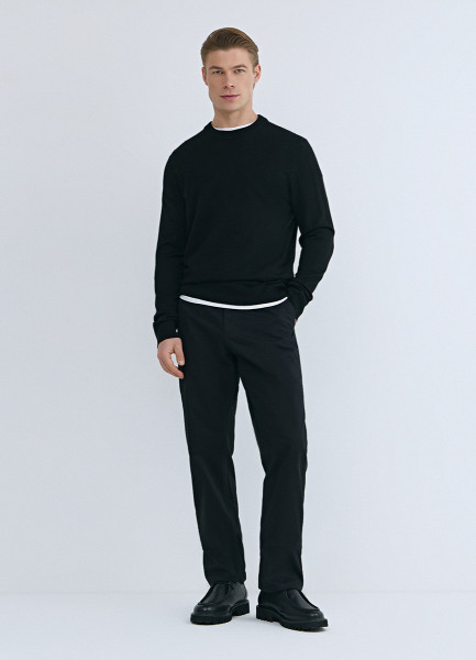 Базовые брюки-чиносы Regular Черный 599₽