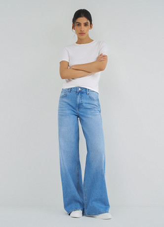 Приталенная футболка в рубчик