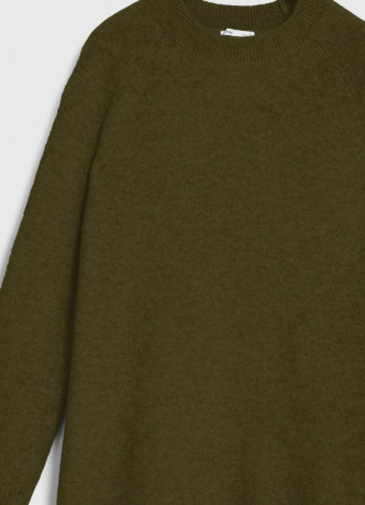 Вязаное платье из пряжи с шерстью